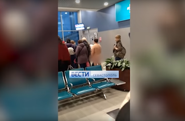 Man Strips Naked Tries To Board Flight At Busy Moscow Airport VIDEOS