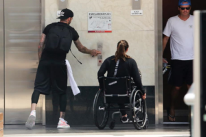 Gentleman alert: David Beckham rushes to help woman in wheelchair get in elevator (photos)