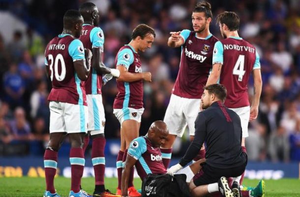 Ayew's debut ends in disaster; limps off injured