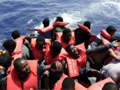Mediterranean migrant crossings top 300,000 in 2016, says UN