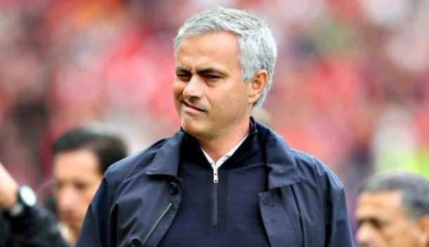 Mourinho blames his players and ref for derby defeat