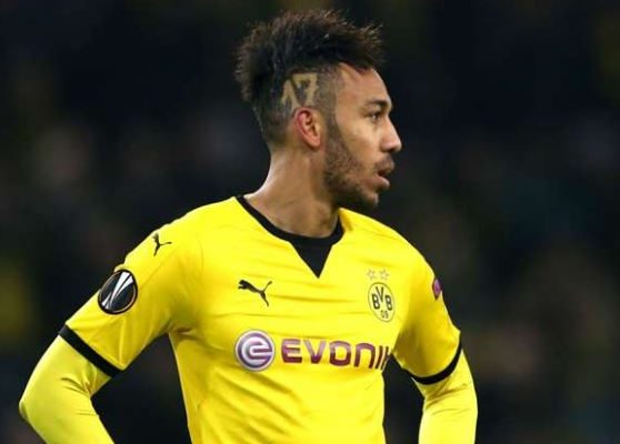 Aubameyang outshined by Chicharito in Bundesliga bout