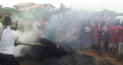 Robbers rounded up and burned alive by vigilant mob