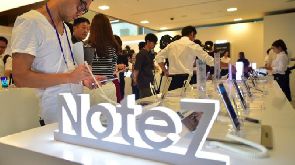 Samsung expects further profit hit from Note 7 fallout
