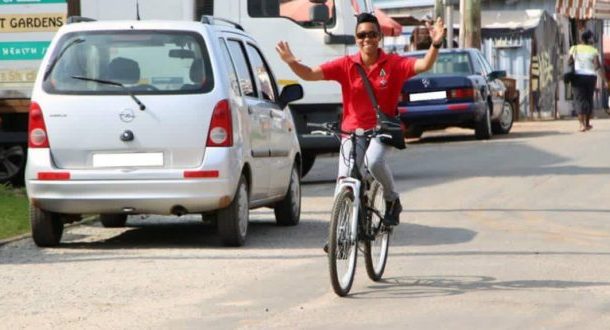 Zanetor Rawlings goes campaigning on bike [Photos]