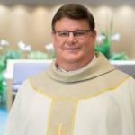 Catholic priest receives standing ovation from his parishioners for coming out gay |Video/Photo