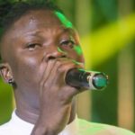 PHOTOS: Stonebwoy in tears performing song in memory of late mother at concert