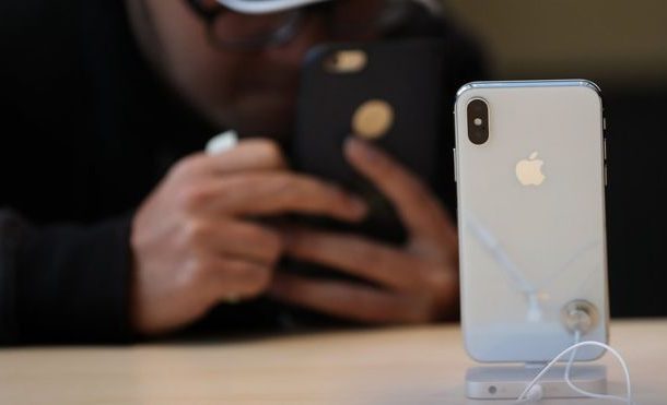 Apple sells fewer phones but profits rise
