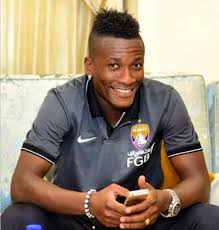 Asamoah Gyan hands out cash package to Dreams FC