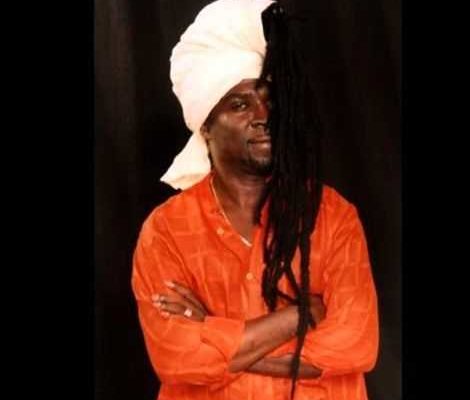 VIDEO: Kojo Antwi sings to pay tribute to Ebony