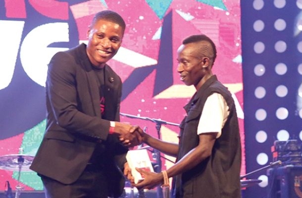 Huawei honours Patapaa with Most Popular Song of the Year award