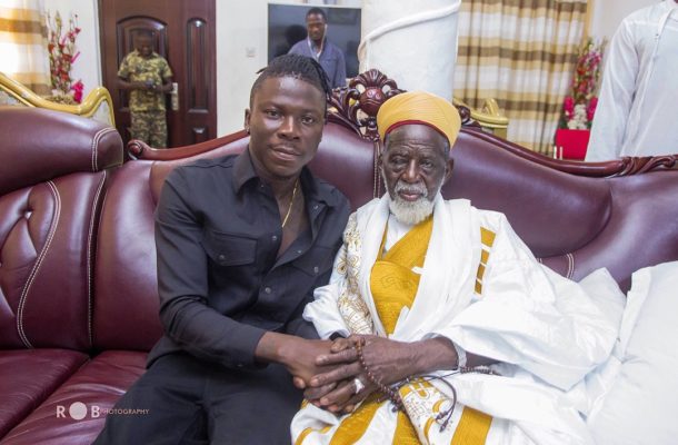 PHOTOS: Stonebwoy visits Chief Imam for his 99th birthday celebration