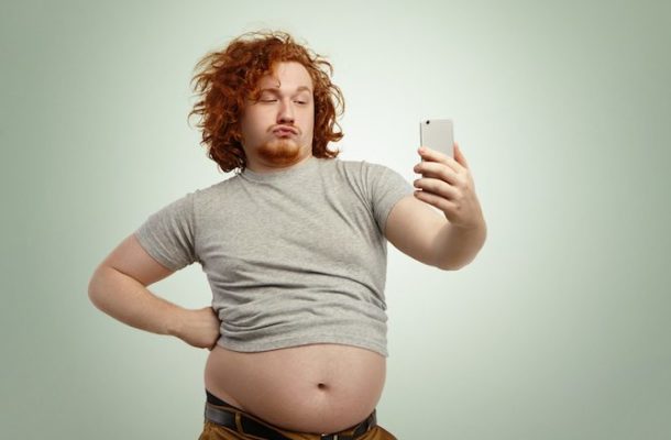 Men take more selfies than women – Research