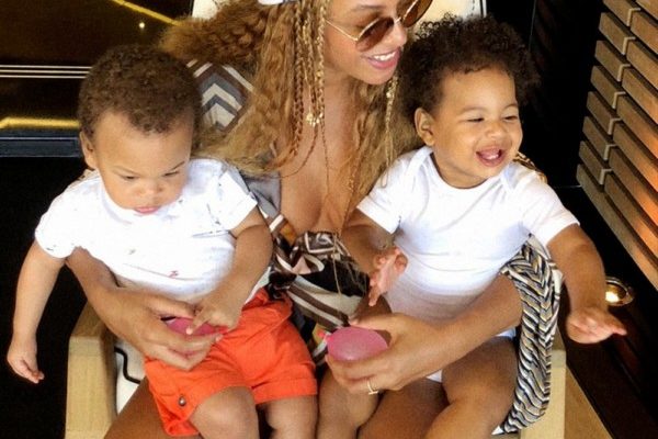 PHOTOS: Beyoncé finally unveils the faces of her twins during family vacation