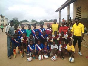 Ghanaian defender Jonathan Mensah donates football kits to juvenile club in Accra