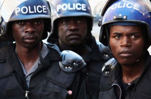 Zimbabwe police ‘hunt for nine opposition leaders’
