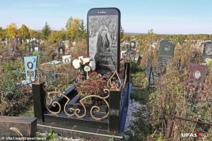 PHOTOS: 25 yr old lady gets 'dream' burial of 5-foot high tombstone in the shape of her favourite iPhone