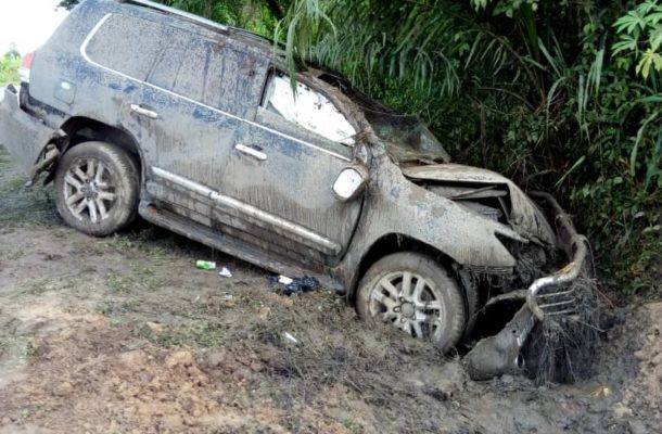 Just In: Former Interior Minister Mark Wayongo survives road accident