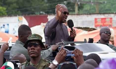 Election Campaign: Mahama storms Suma Ahenkro gifts them 200 bags of cement