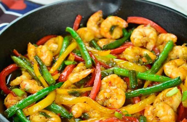 GhanaGuardian Kitchen: Watch how to make yummy Shrimp Stir-Fry with Chef Lola’s Recipe
