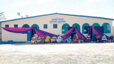 Juaben Traditional Council hands over 2 flats to police