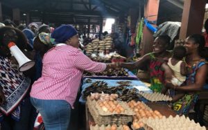 PHOTOS: Kate Gyamfua storms B/A; interacts with market women