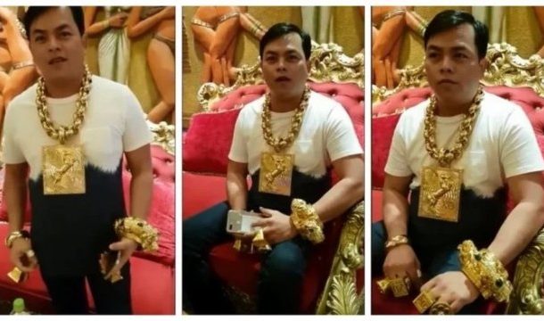 Gold-obsessed man wears 13kg of the metal wherever he goes