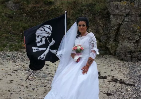 Woman who married ghost of 300-year-old pirate earlier in 2018 says they have split up