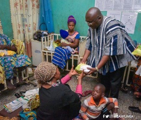 Vice President Bawumia shares Christmas cheer with hospital patients