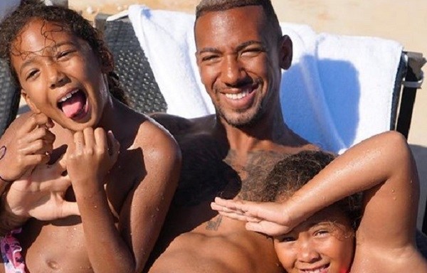 Germany superstar Jerome Boateng arrives in Ghana for the first time,  plays with his daughters