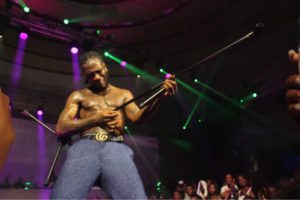 VIDEO: Burna Boy embarrasses fan at his concert; refunds his money and walks him out