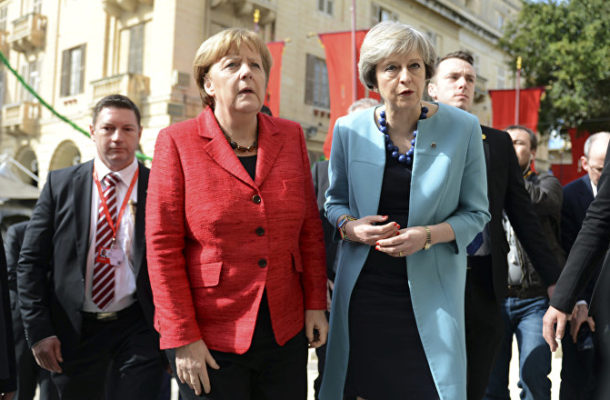 Merkel Gave UK No Assurances on Brexit, Talks on Deal May Restart - Reports
