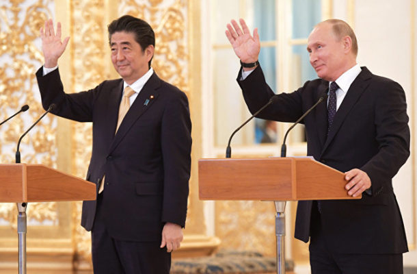 Russian President Putin, Japanese PM Abe Hold Joint Presser (VIDEO)