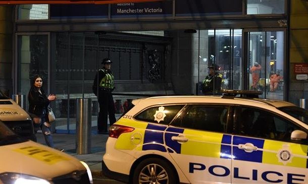 Three injured after being knifed in Manchester