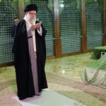 Leader pays tribute to lmam Khomeini, martyrs