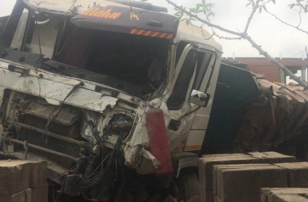 Gory accident leaves 8 dead, 5 injured