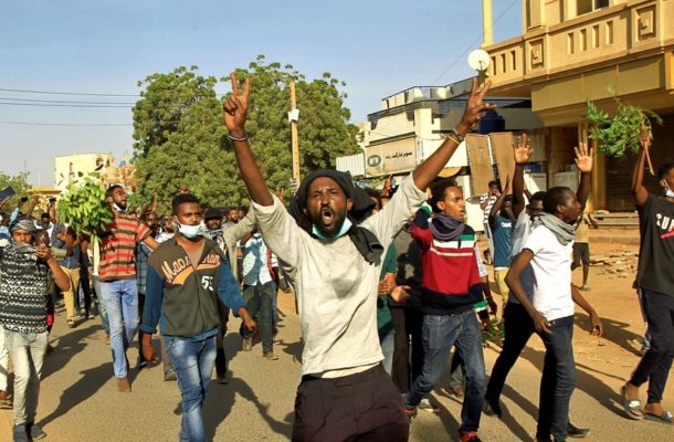 More than 800 detained in ongoing Sudan protests: Minister