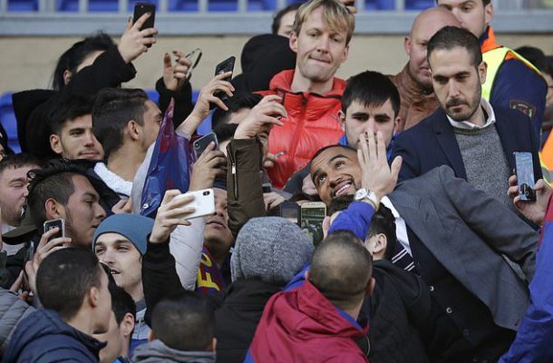 Hundreds of Barcelona fans turn up for Kevin Prince-Boateng unveiling
