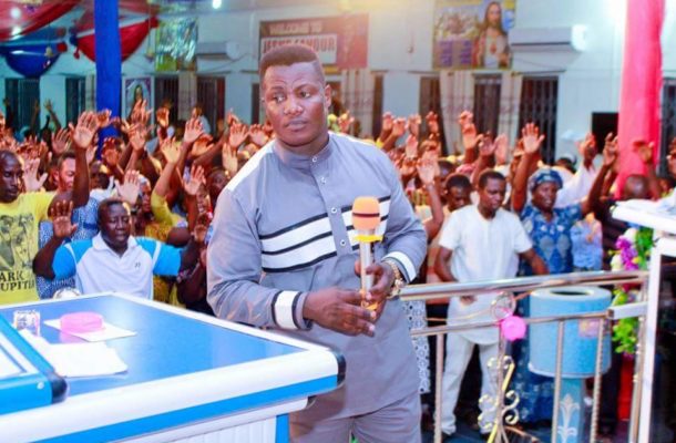 VIDEO: Angry church members chase pastor for defrauding them