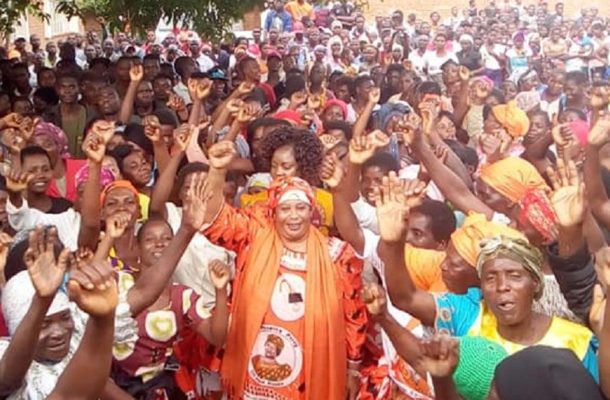 Malawi's Joyce Banda submits presidential bid