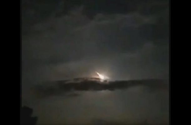 WATCH: Alleged Meteorite Soars Through the Sky Over Venezuela (VIDEOS)