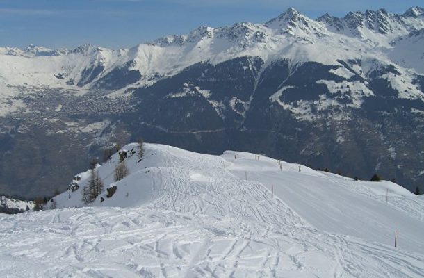 Up to 12 People Buried Under Snow Following Avalanche in Switzerland - Reports