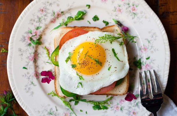 Whole eggs or egg white: Should you avoid egg yolks for weight loss?