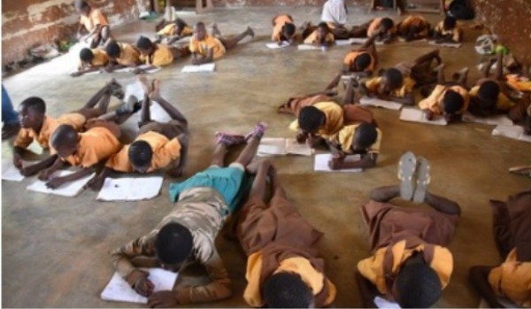 E/R: Students 'forced' to lie on the floor to write exams
