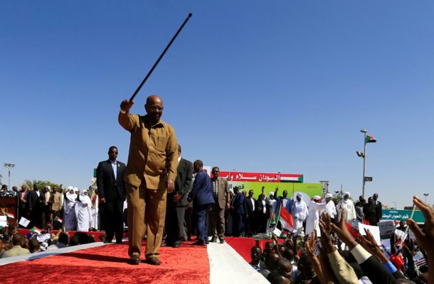 Sudan's Omar al-Bashir vows to release detained reporters