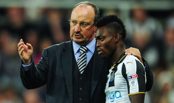 Newcastle winger Atsu insists coach Benitez must extend contract
