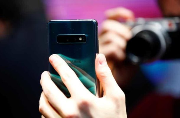 OnePlus 6T vs Samsung Galaxy S10e: Price, specifications, features compared