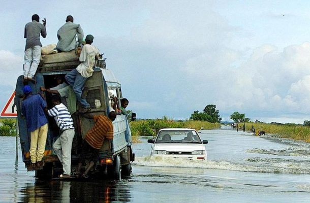 Malawi floods leave thousands homeless in a makeshift camps