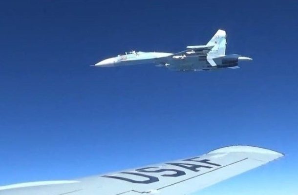 Russian MoD Releases VIDEO of Su-27 Fighter Jets Shadowing US Strategic Bombers