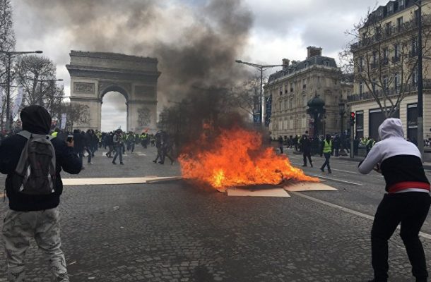 High-End Venues in Paris Looted, Set on Fire Amid Protests (PHOTO, VIDEO)